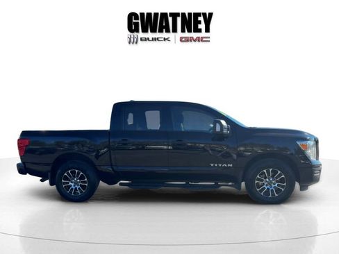 Used 2024 Nissan Titan SV w/ SV Convenience Package image 8