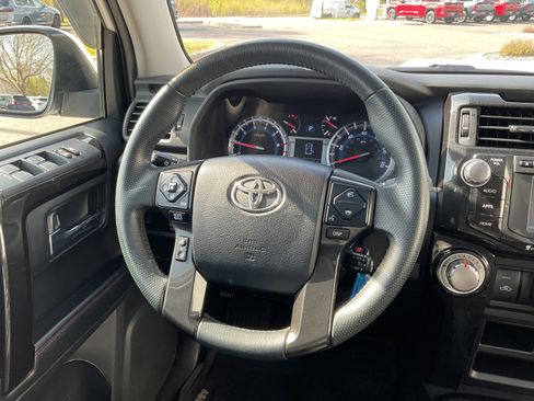 Used 2019 Toyota 4Runner TRD Off-Road Premium AWD/4WD image 18