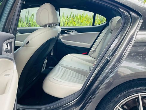 Used 2022 Genesis G70 2.0T w/ Prestige Package RWD image 10