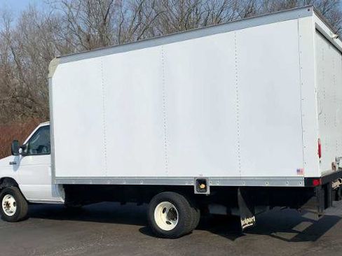 Used 2017 Ford E-450 and Econoline 450 Super Duty w/ Power Windows & Locks Group RWD image 6