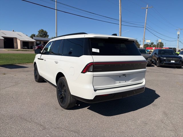 New 2025 Lincoln Navigator Reserve w/ Jet Appearance Package AWD/4WD image 4