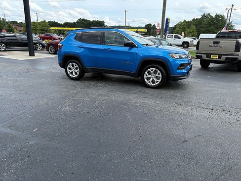 Used 2024 Jeep Compass Latitude AWD/4WD image 3