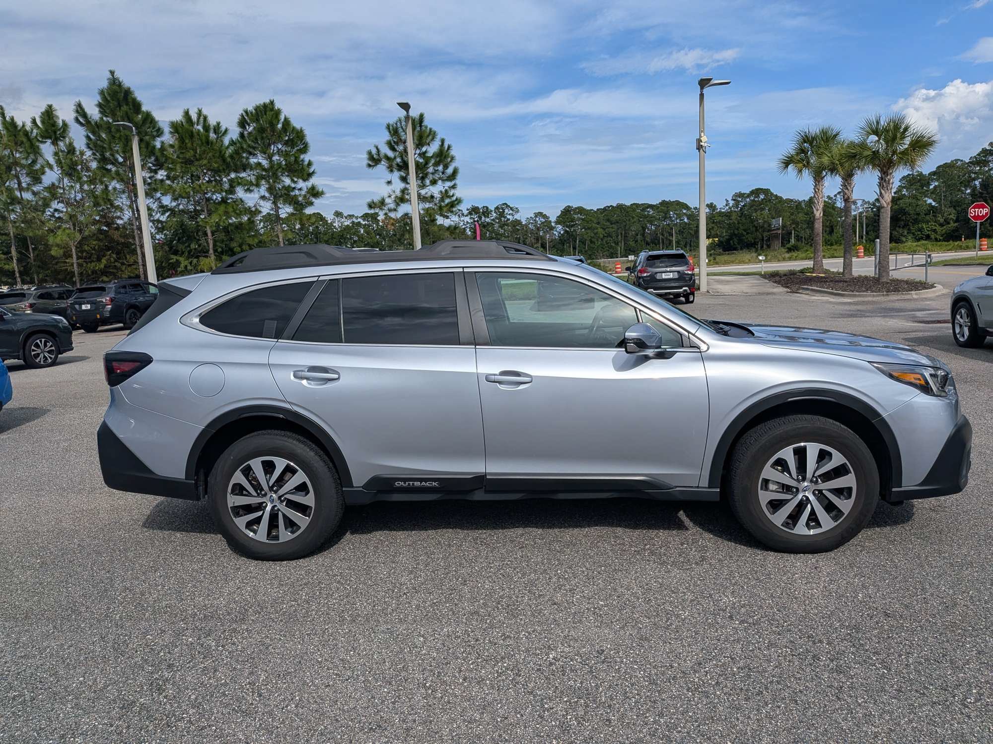 Certified 2022 Subaru Outback Premium AWD/4WD image 3