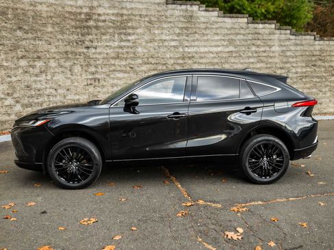 Used 2024 Toyota Venza Nightshade image 10