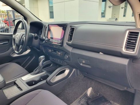 Used 2022 Nissan Frontier SV image 32