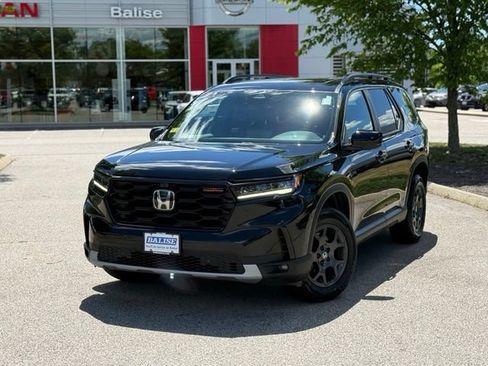 Used 2025 Honda Pilot TrailSport image 9