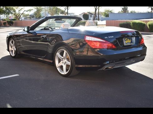 Used 2015 Mercedes-Benz SL 550 w/ Driver Assistance Package image 11