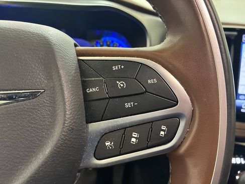 Used 2021 Chrysler Pacifica Limited w/ Uconnect Theater Family Group AWD/4WD image 26