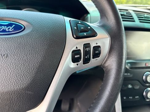Used 2015 Ford Explorer XLT w/ Equipment Group 202B FWD image 15