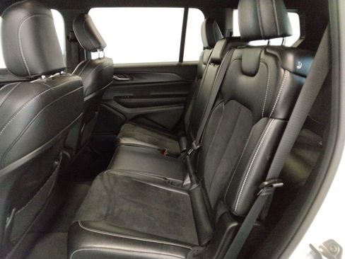 Used 2024 Jeep Grand Cherokee L Laredo AWD/4WD image 34