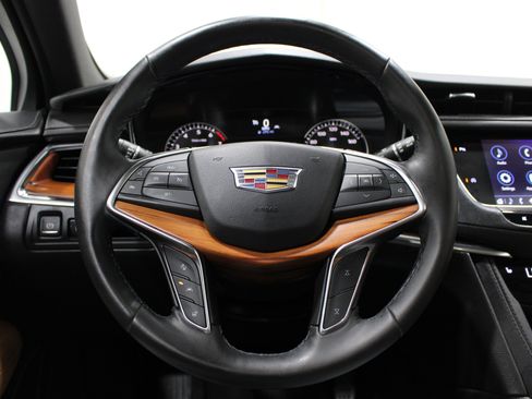 Used 2020 Cadillac XT5 Premium Luxury FWD image 12