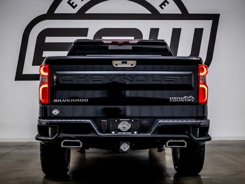 Used 2021 Chevrolet Silverado 1500 High Country w/ Technology Package image 10