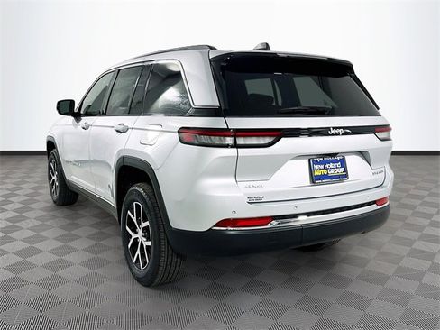 New 2025 Jeep Grand Cherokee Limited w/ Trailer Tow Package image 21
