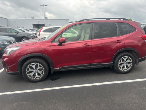 Used 2019 Subaru Forester Premium AWD/4WD image 2