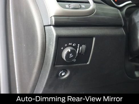 Used 2019 Jeep Grand Cherokee Laredo AWD/4WD image 38