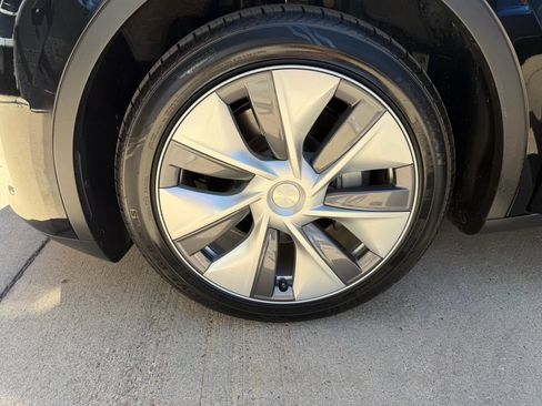 Used 2023 Tesla Model Y Long Range AWD/4WD image 48