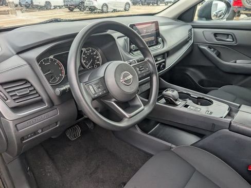 Used 2024 Nissan Rogue S FWD image 9