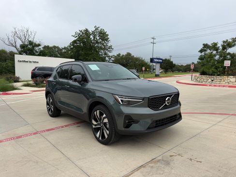 Certified 2026 Volvo XC40 B5 Plus w/ Climate Package AWD/4WD image 7