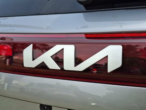 Certified 2025 Kia Seltos EX FWD image 30