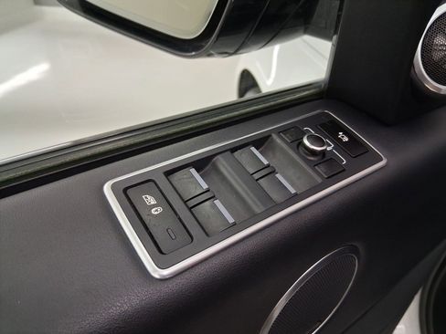 Used 2015 Land Rover Range Rover Supercharged image 12