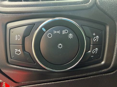 Used 2014 Ford Focus SE w/ Equipment Group 201A FWD image 22