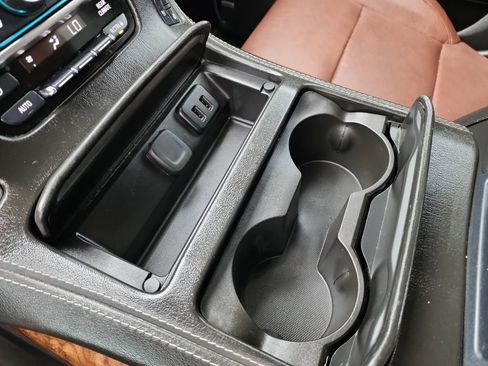 Used 2020 Chevrolet Suburban Premier w/ Premier Plus Edition image 30