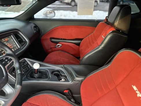 Used 2015 Dodge Challenger SRT w/ Technology Group image 15