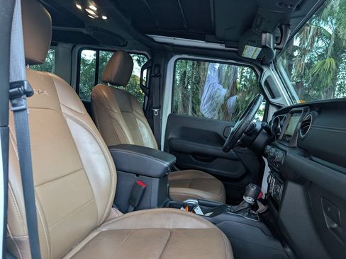 Used 2021 Jeep Wrangler Unlimited Sahara AWD/4WD image 21