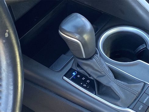 Used 2021 Toyota Camry XLE image 16