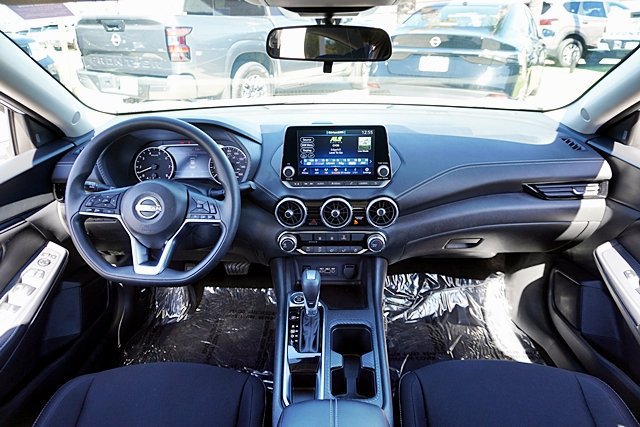 Used 2025 Nissan Sentra SV FWD image 27