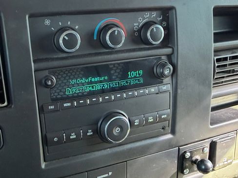 Used 2017 Chevrolet Express 2500 RWD image 31