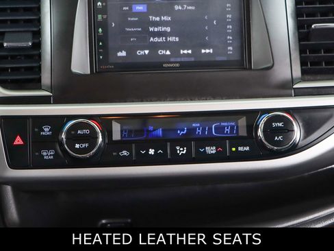 Used 2018 Toyota Highlander SE image 19