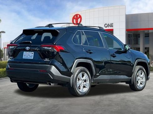 Certified 2022 Toyota RAV4 XLE w/ Convenience Package AWD/4WD image 5