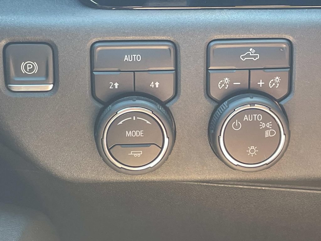 Used 2023 Chevrolet Silverado 1500 LT AWD/4WD image 27