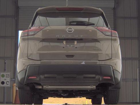 Used 2025 Nissan Rogue SV image 4