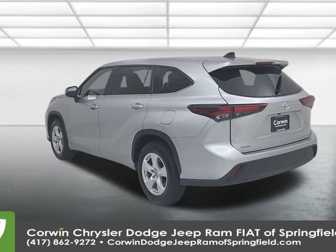 Used 2024 Toyota Highlander LE image 11