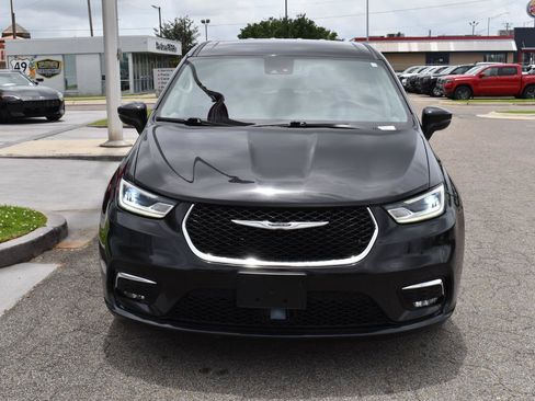 Used 2023 Chrysler Pacifica Touring-L FWD image 19