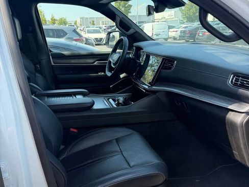 Used 2024 Jeep Wagoneer Series II w/ Flexible Seating Group AWD/4WD image 9