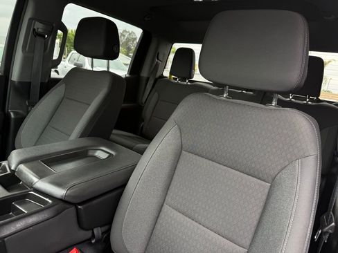 Used 2024 Chevrolet Silverado 1500 Custom Trail Boss w/ Dark Appearance Package AWD/4WD image 17