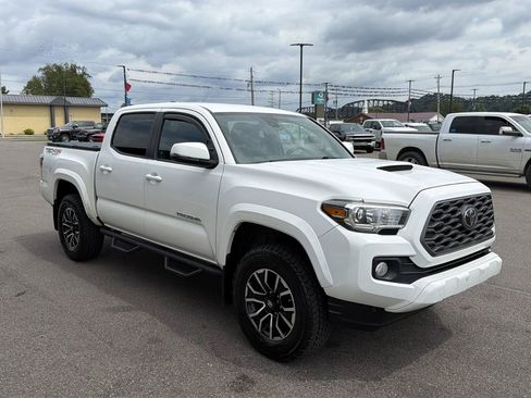 Used 2020 Toyota Tacoma TRD Sport AWD/4WD image 3