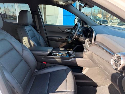 Used 2025 Chevrolet Equinox LT w/ Convenience Package II image 31