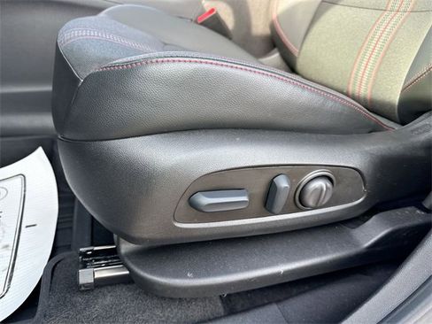 Used 2022 Chevrolet Equinox RS w/ Infotainment Package image 12