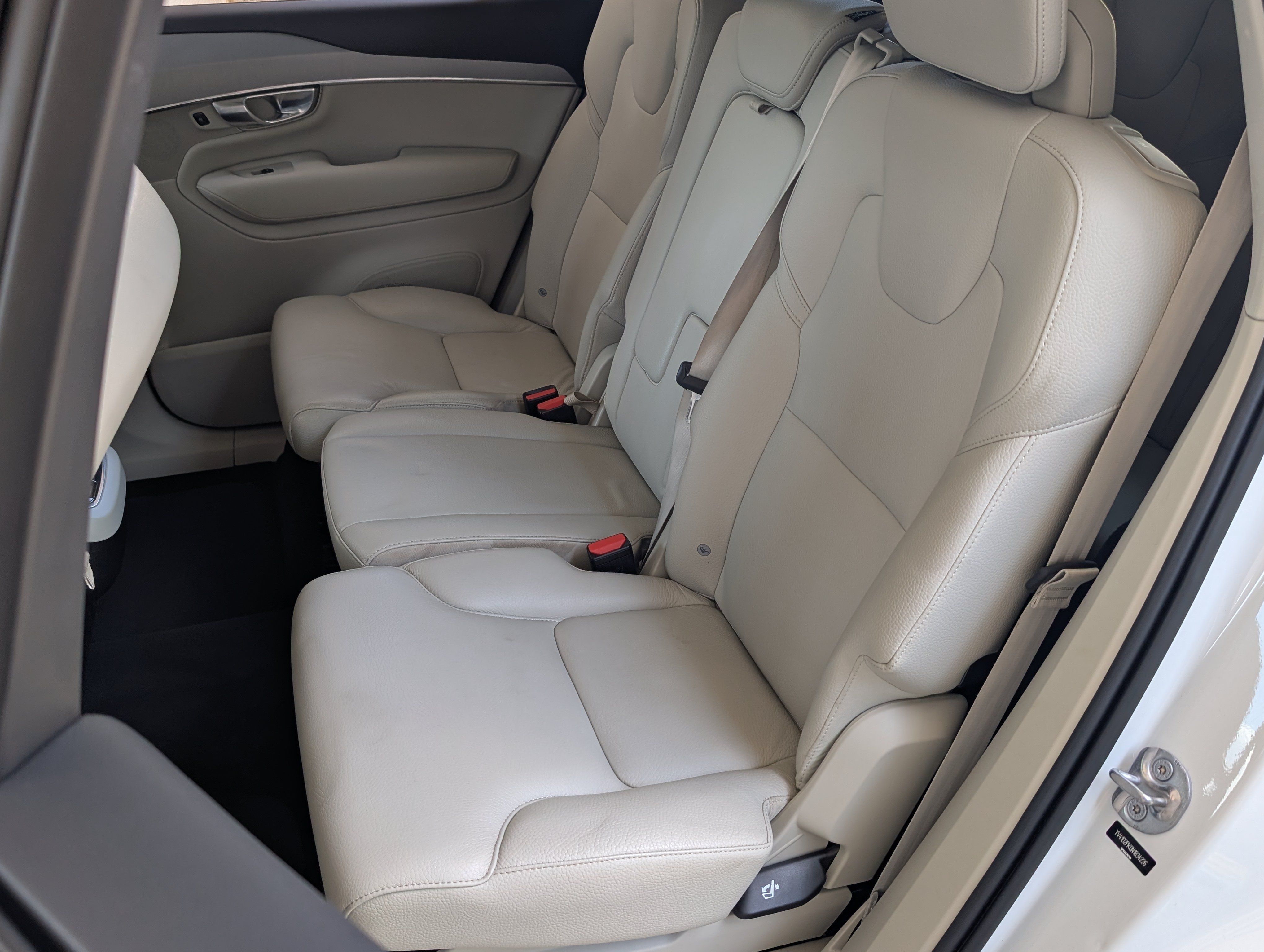Used 2022 Volvo XC90 T5 Momentum AWD/4WD image 18