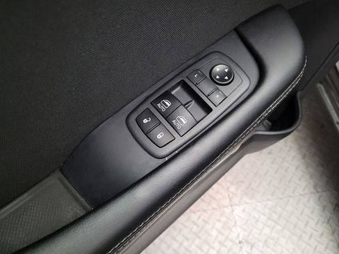 Used 2019 Dodge Challenger SXT w/ Blacktop Package RWD image 27