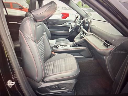 Used 2025 Ford Explorer ST-Line w/ Premium Package AWD/4WD image 25