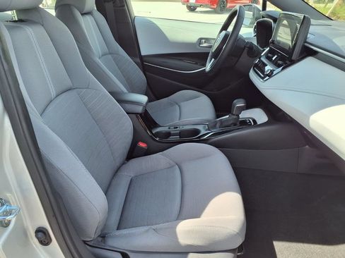 Used 2025 Toyota Corolla SE FWD image 13