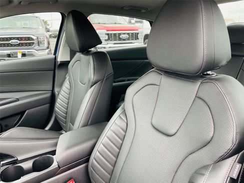 Used 2025 Hyundai Elantra Limited FWD image 10