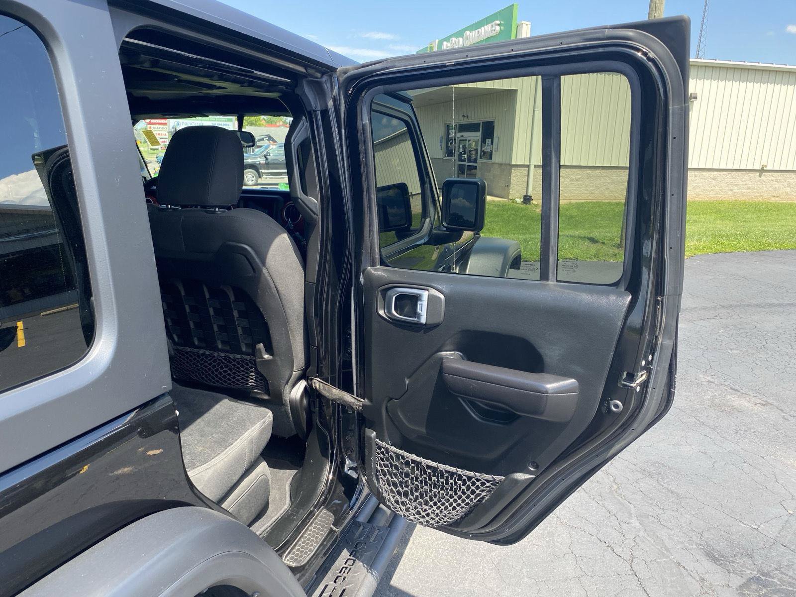 Used 2019 Jeep Wrangler Unlimited Rubicon w/ Cold Weather Group AWD/4WD image 26