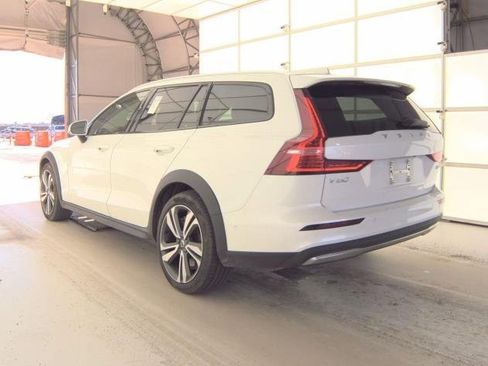 Certified 2025 Volvo V60 B5 Cross Country Plus image 3