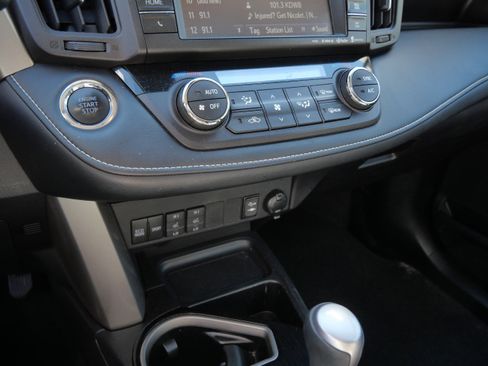 Certified 2018 Toyota RAV4 Limited w/ Protection Package AWD/4WD image 23
